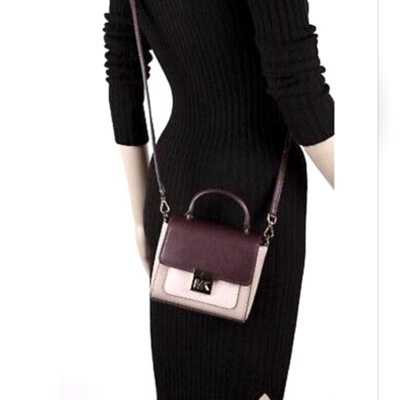 In New Condition Michael Kors Mindy Bag Purse. Stunning! - Picture 11 of 11